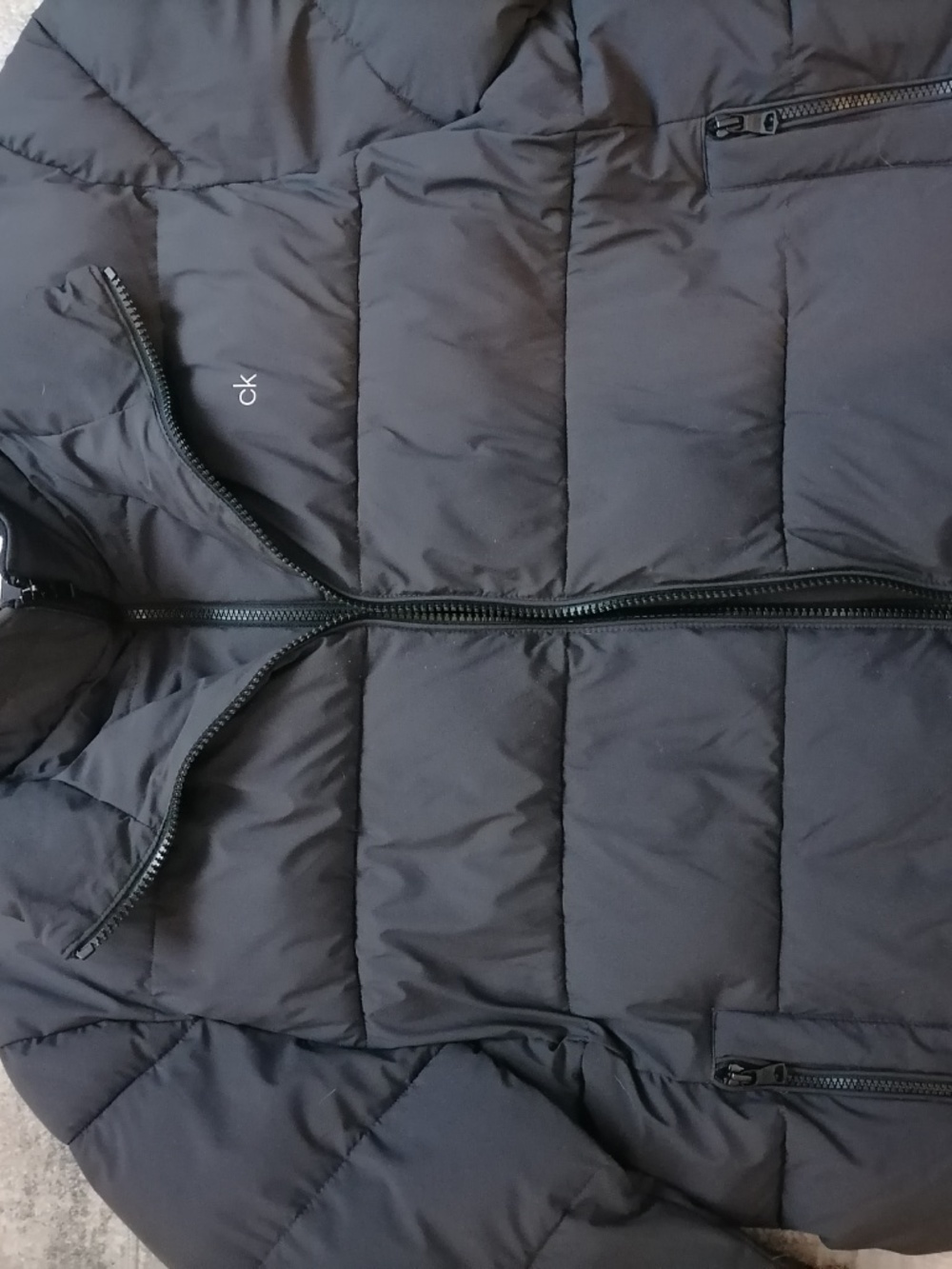 Calvin Klein - Picture 3 of 9